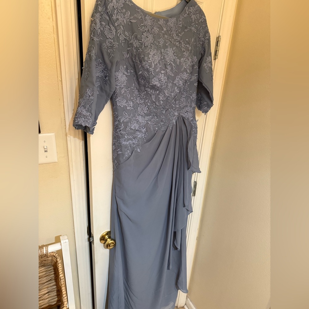 NWOT Dusty Blue Mother of the Bride/Groom Formal Gown